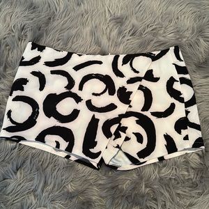 Black and White Stretchy Skort Zip  Shorts Sz L